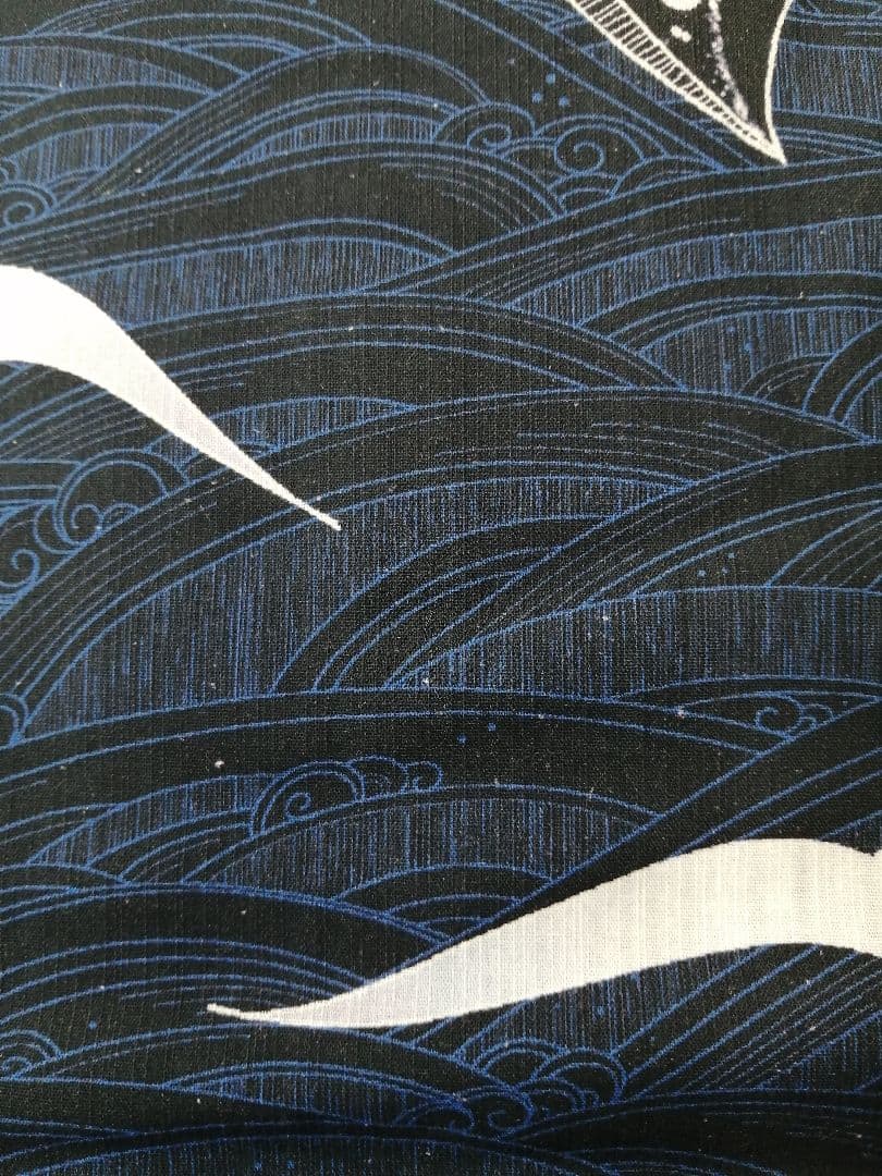 しげこ様専用です〜レア柄☆めずらしい絵羽柄浴衣.紺地波柄 - メルカリ