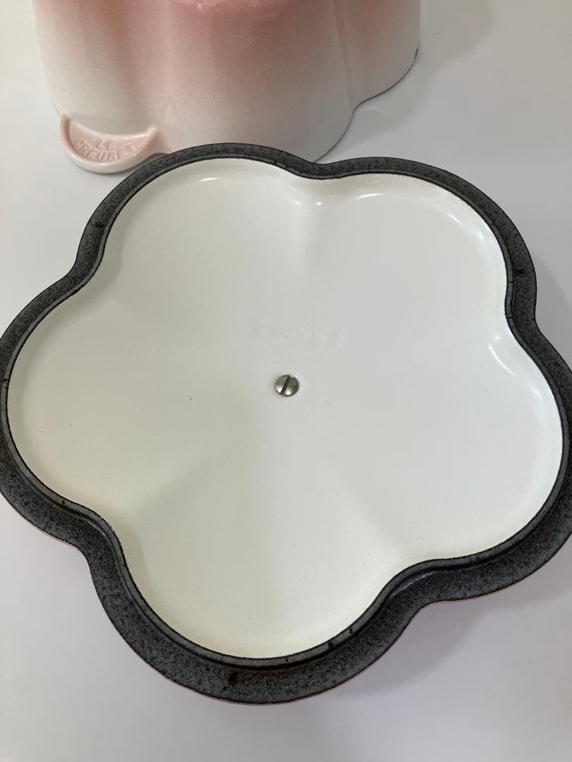 ル・クルーゼ　鍋　ピンク　ココット　フルール　20センチ