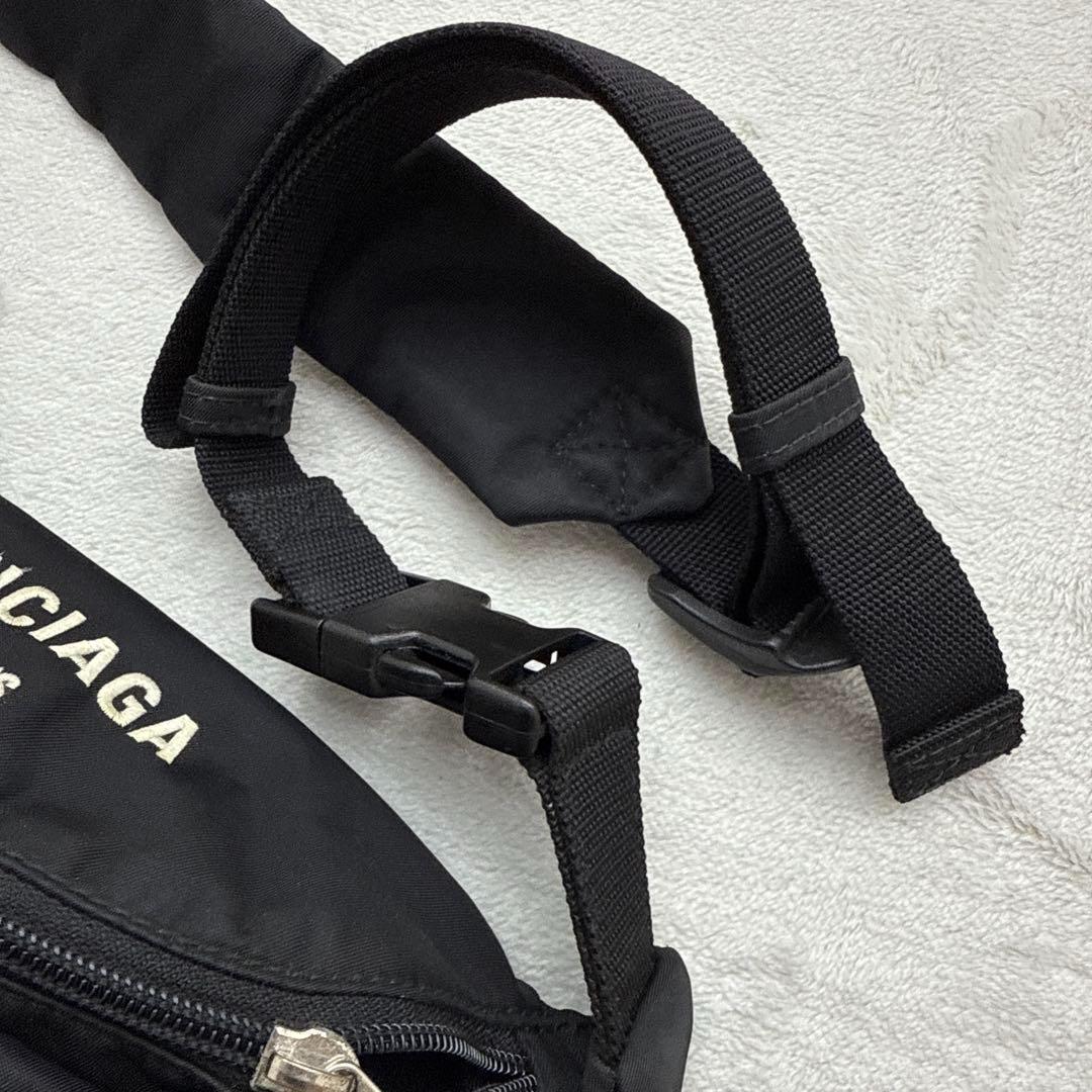 バレンシアガ WFPコラボ ボディバッグ クロスボディ ナイロン 黒 正規品
