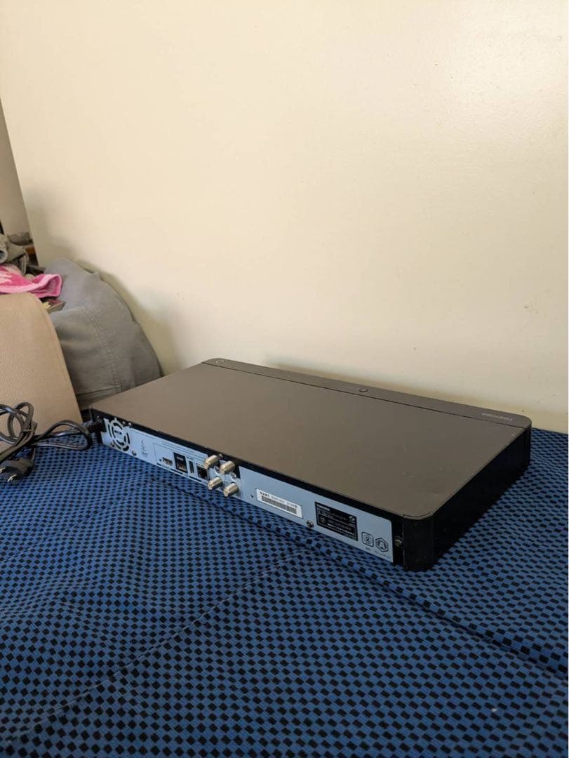 【ララ】TOSHIBA REGZAブルーレイプレーヤー リモコン付き