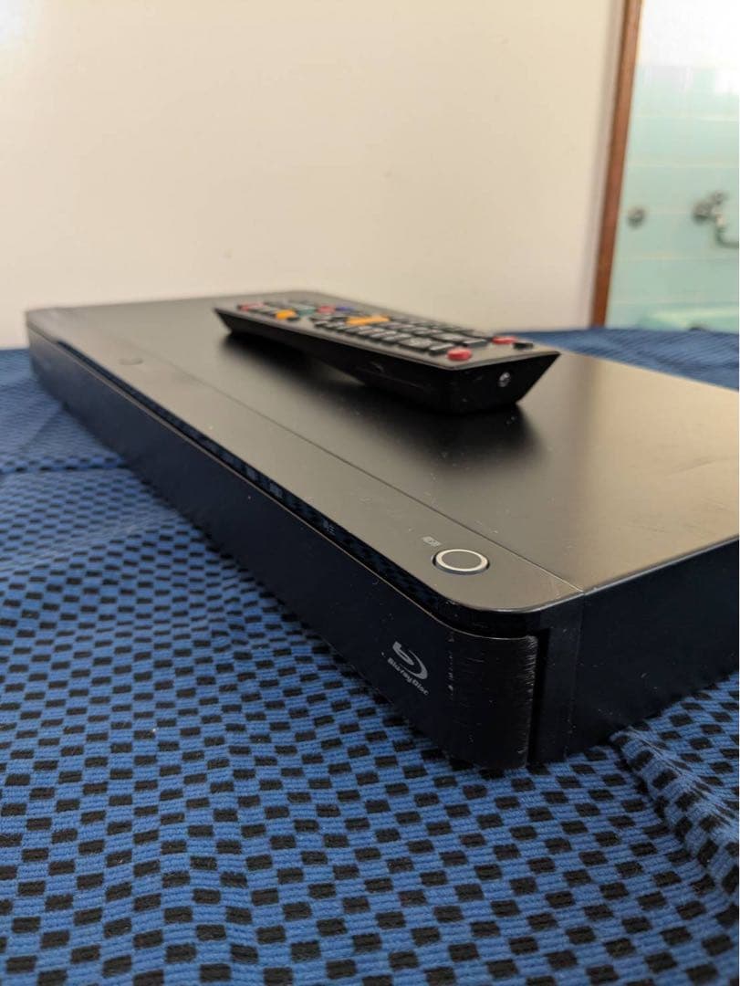 【ララ】TOSHIBA REGZAブルーレイプレーヤー リモコン付き