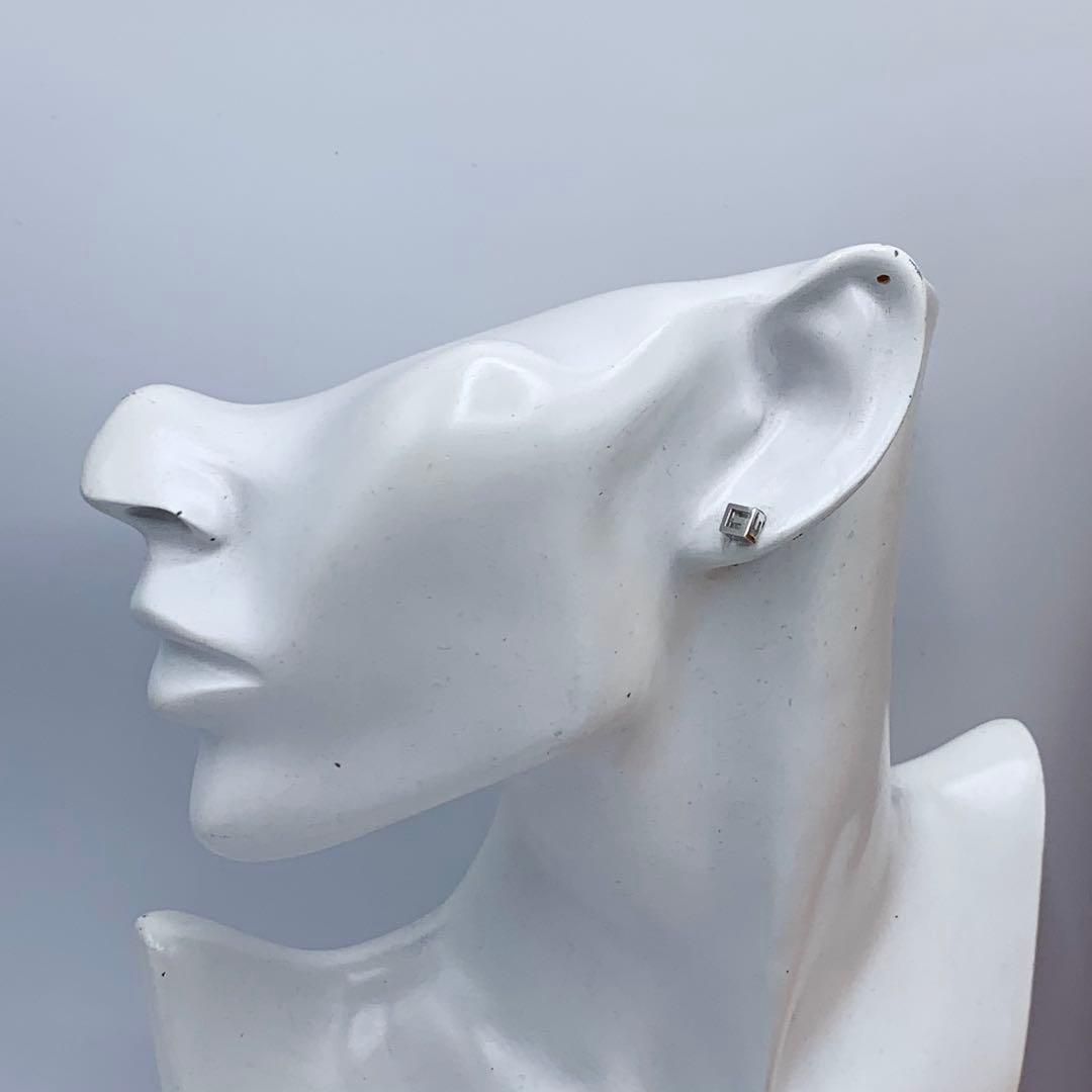 【美品/希少/洗浄済】GUCCI ピアス　K18WG スクエア　ホワイトゴールド