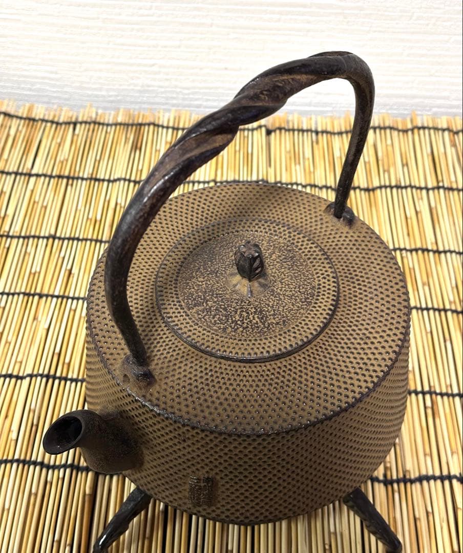 新品、供箱、栞、タグ付　南部三厳堂　捻鉉　亀甲文様１２型　南部鉄瓶　南部鉄器