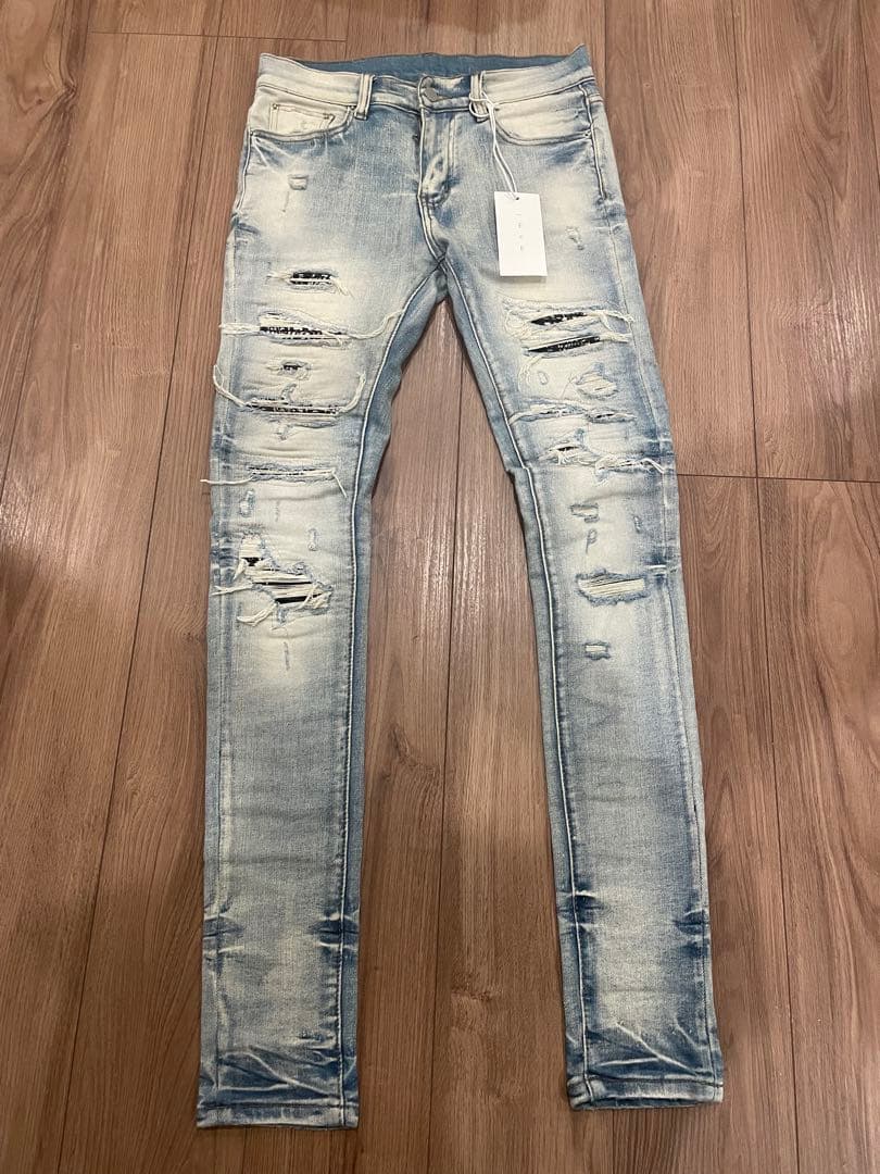 mnml 28 ダメージ加工 スリムフィットジーンズ　ラーク着用