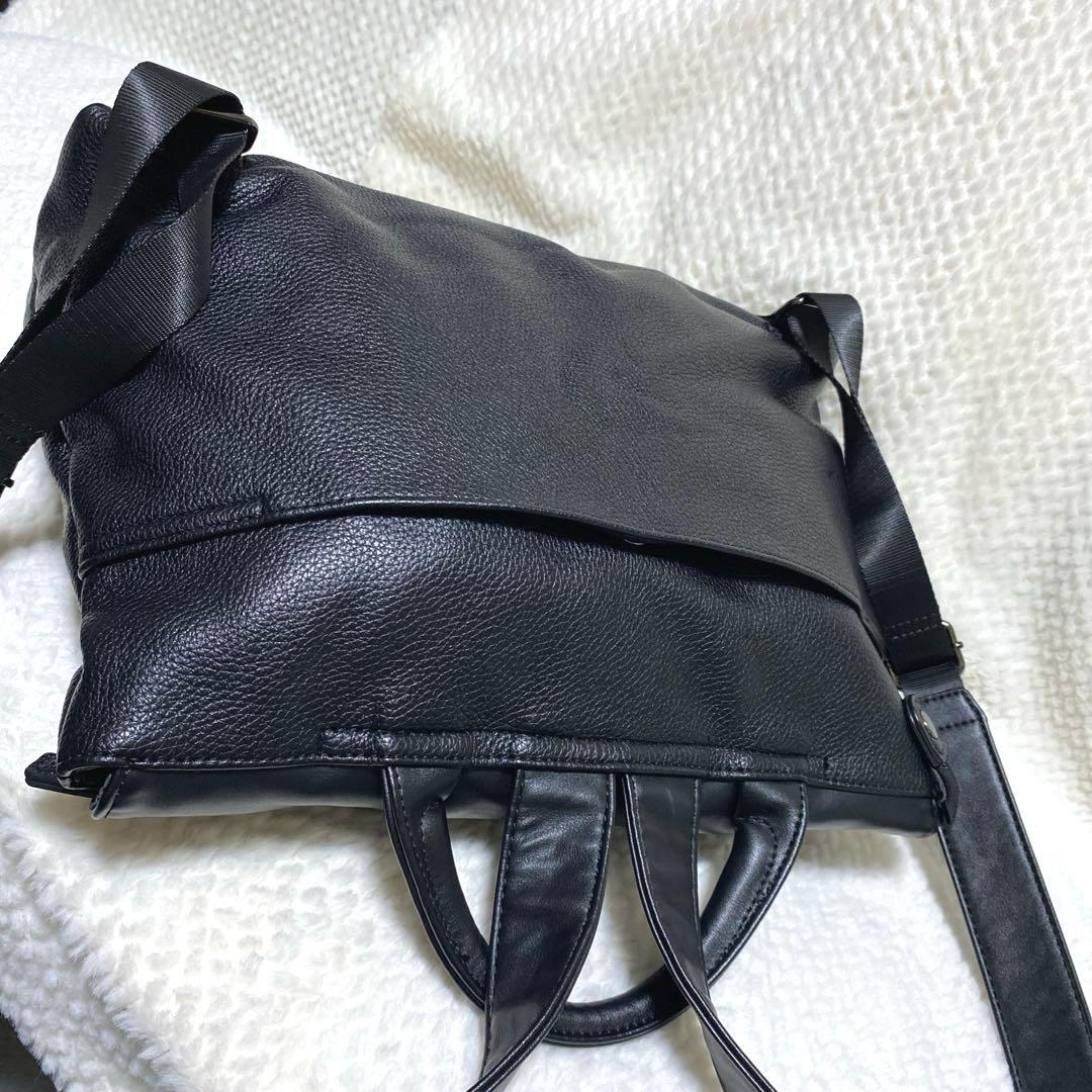 【未使用級】 ear PAPILLONNER イアパピヨネ 樹脂 リュック 黒