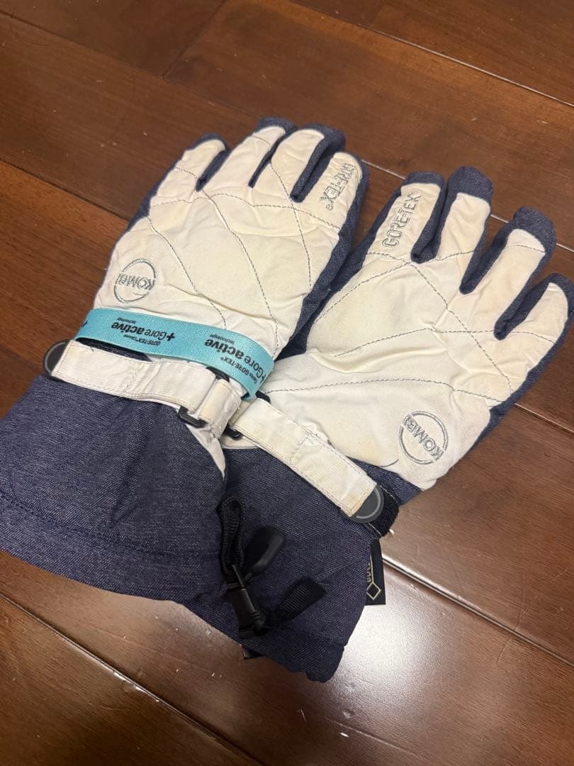 スノーボードウェア 上下セット　女性用 ゴアテックスグローブ付き　値下げしました