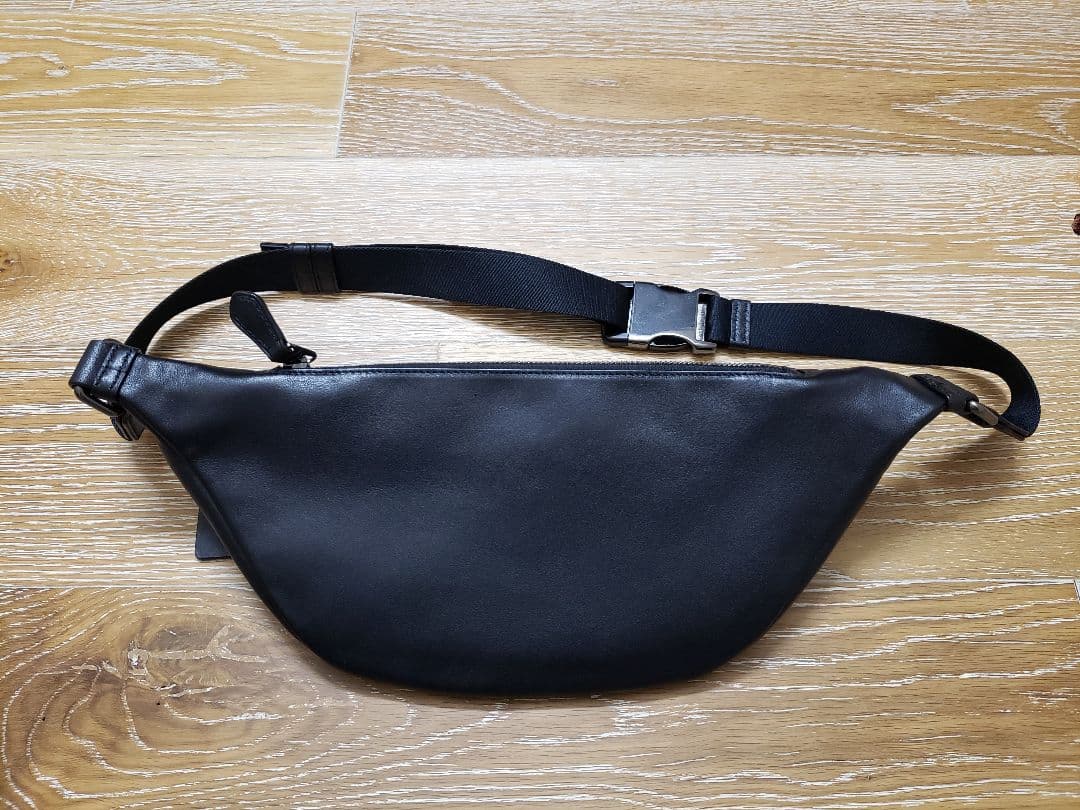 COACH ボディバッグ ブラック ロゴパターン