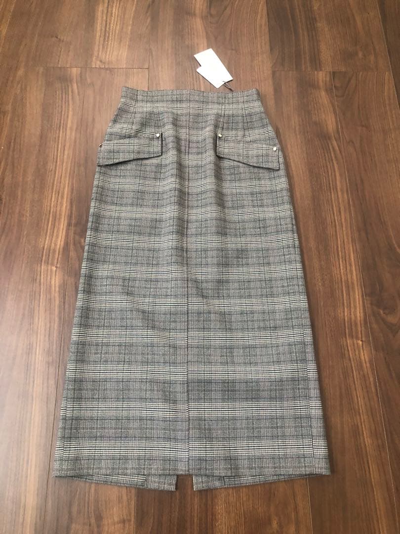 【新品未使用品・タグ付き】ジャスグリッティ　パターンタイトスカート