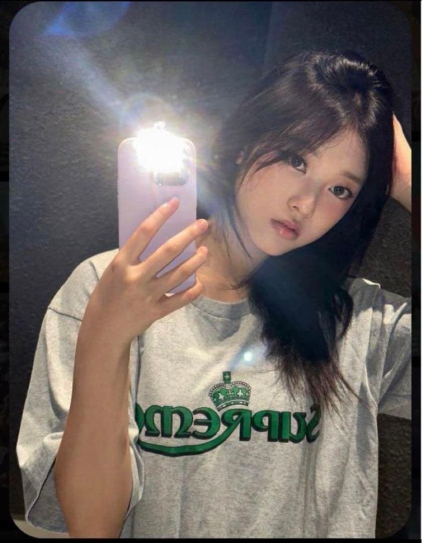 Supreme CrownT newjeans ヘリン着用 - メルカリ