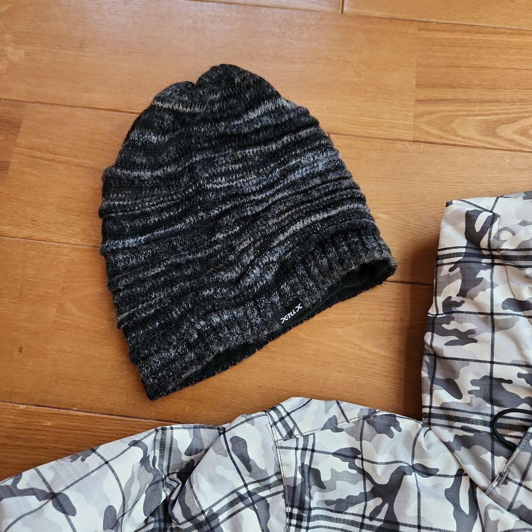 スキーウエア　上・kissmarkメンズS、下・FABLICE160、ニット帽付