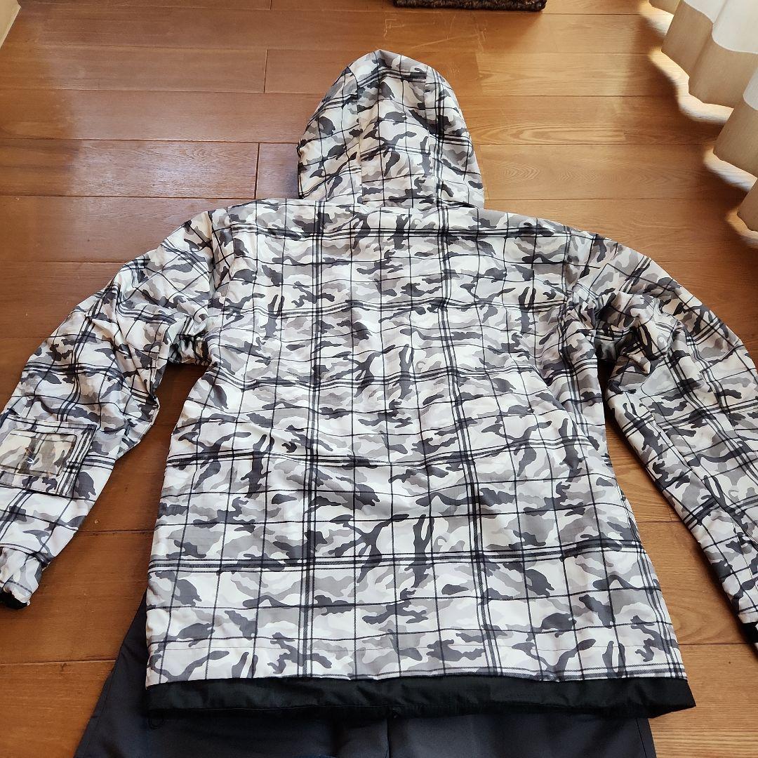 スキーウエア　上・kissmarkメンズS、下・FABLICE160、ニット帽付