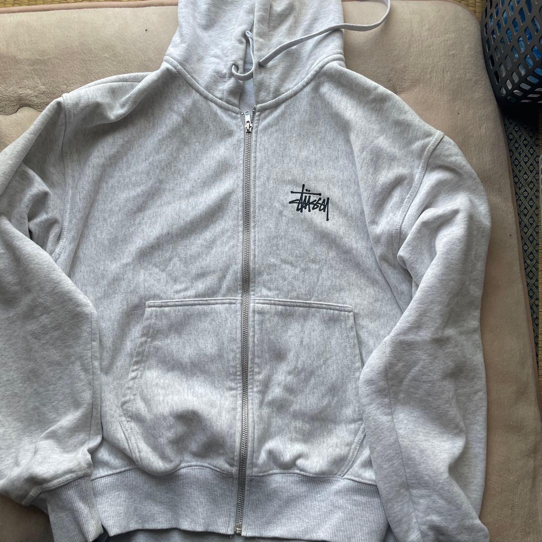 Stussy グレー ジップアップパーカー - メルカリ