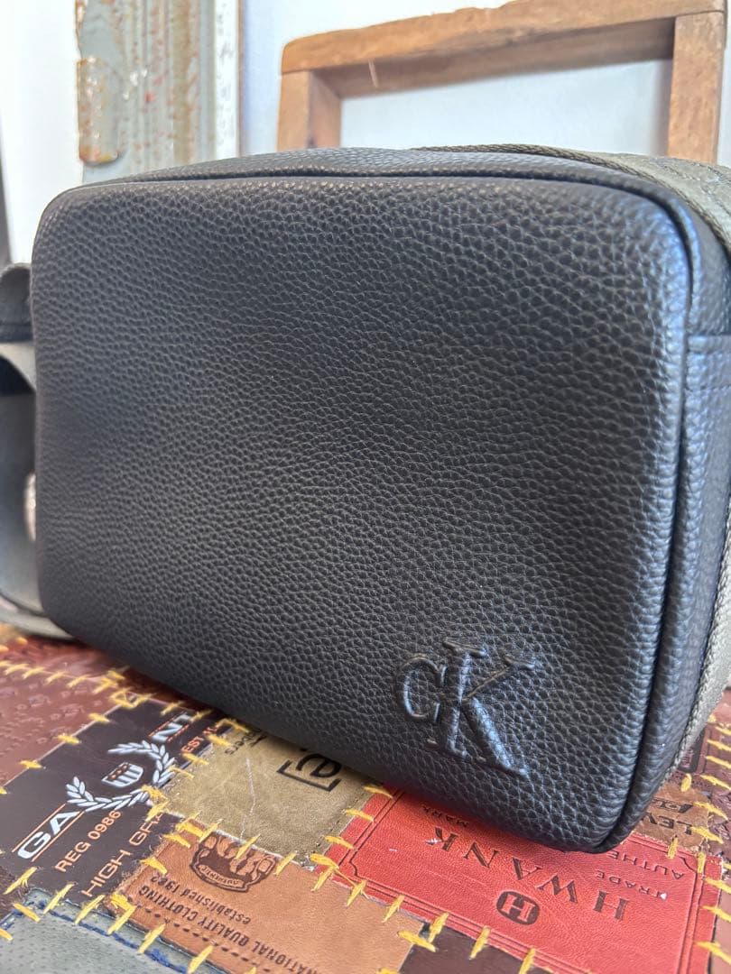 極美品☆  カルバンクライン黒レザー ショルダーバッグ