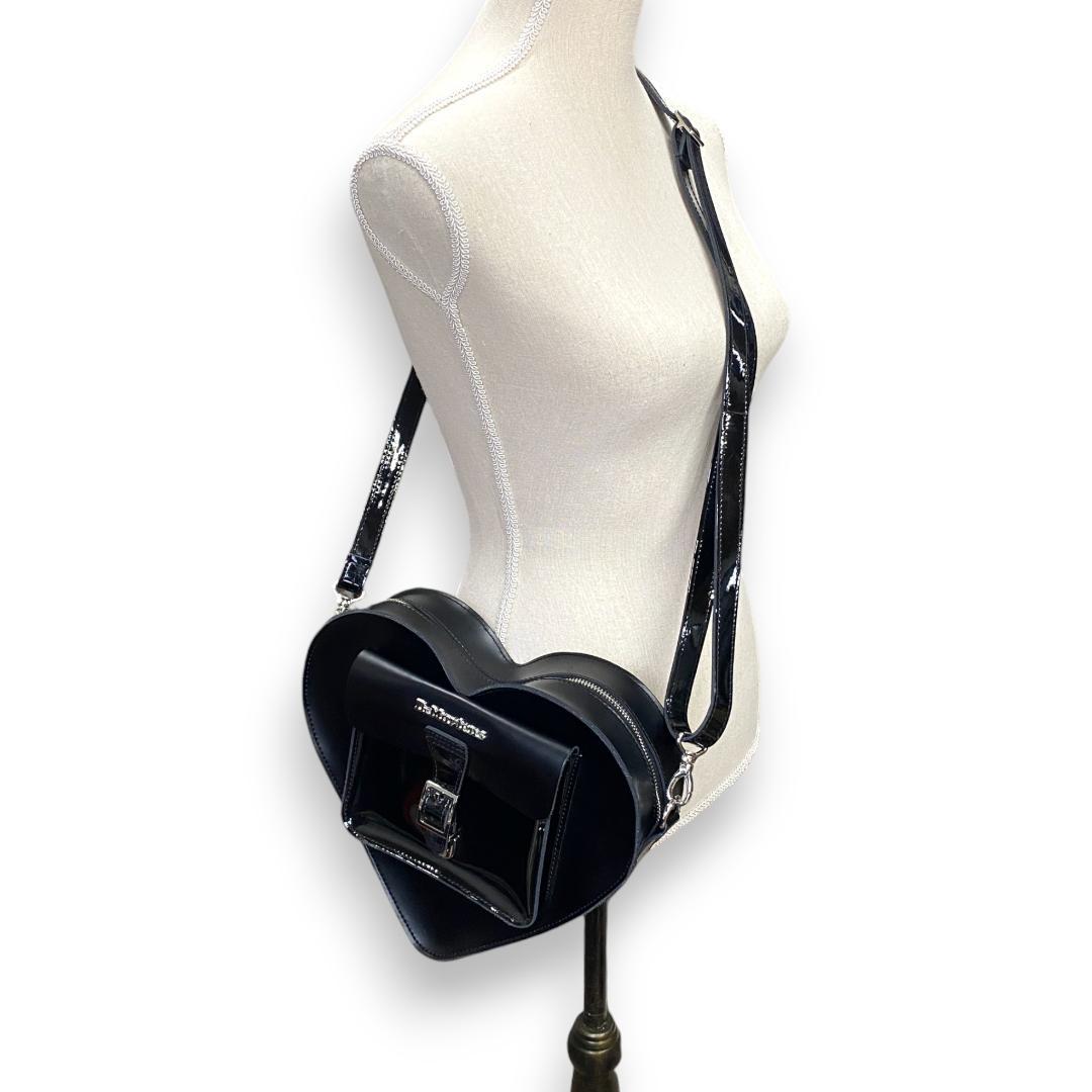 【人気品】Dr.Martens ハート レザーバックパック ショルダーバッグ