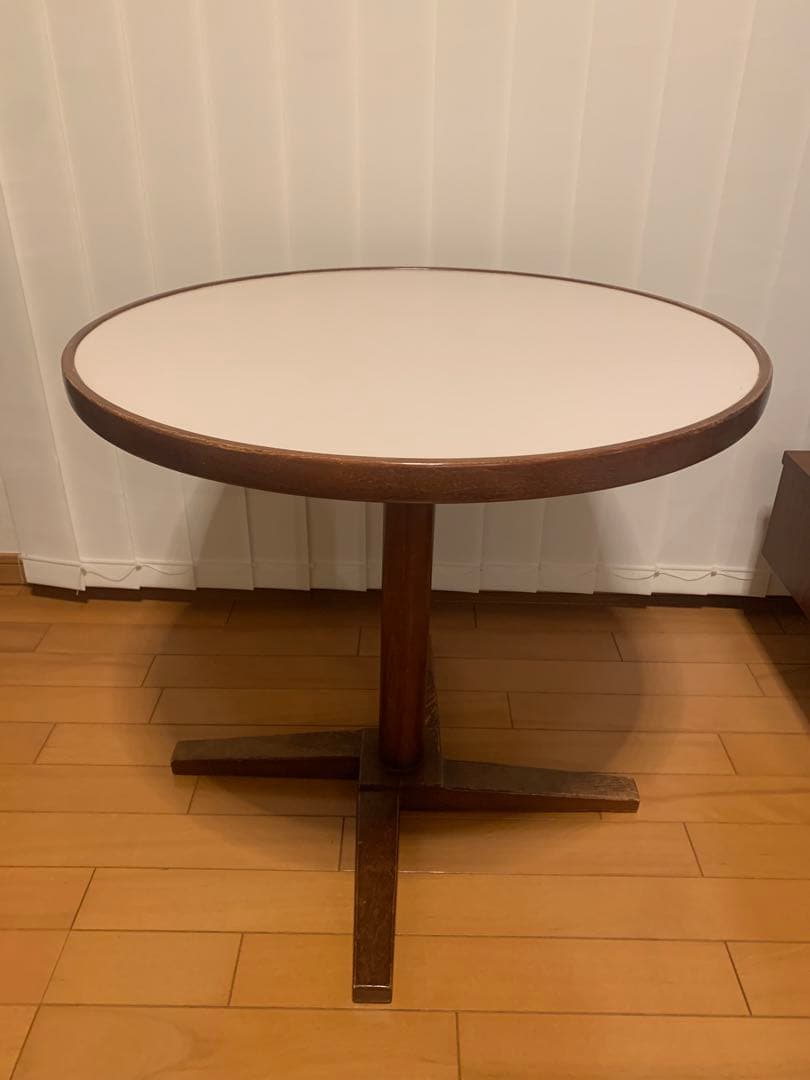 秋田木工　ラウンドカフェテーブル