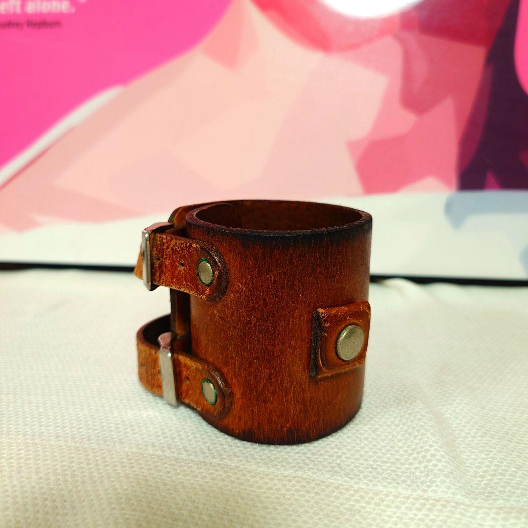 gbb custom leather ジョニーデップ着用 レザーブレスレット - メルカリ