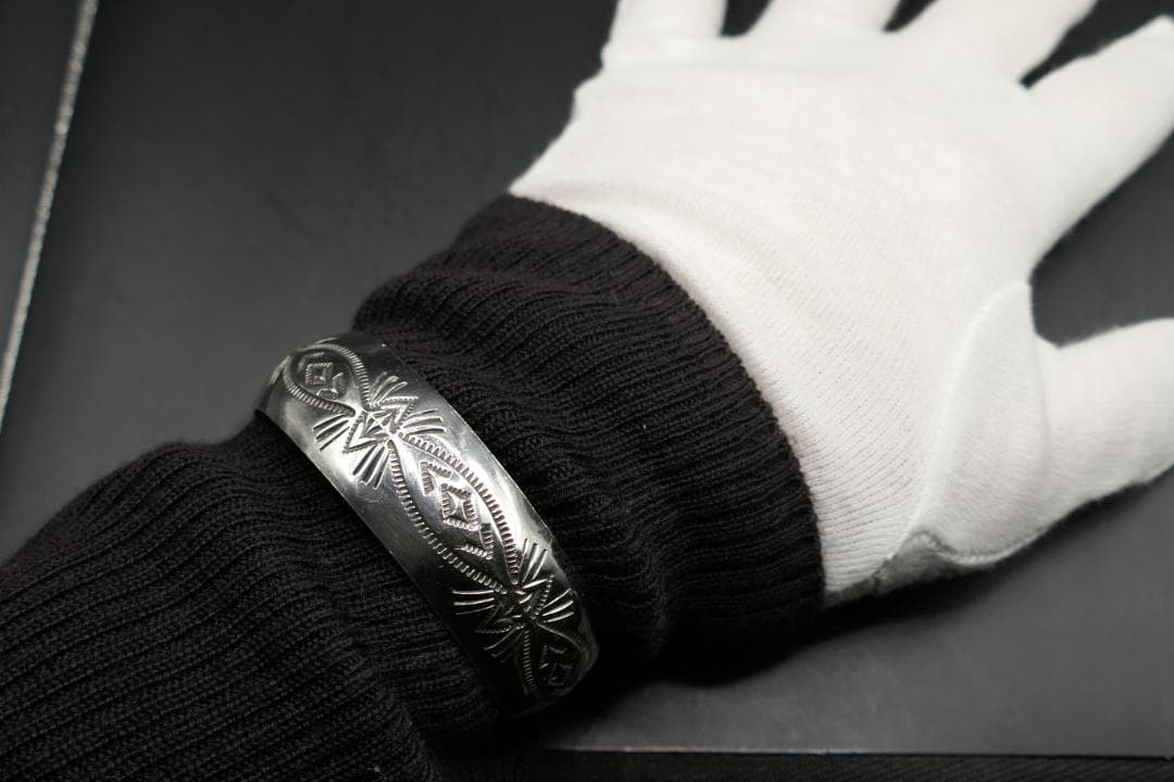 NAVAJO W.TRACY ナバホ 幅2.6cm スタンプワークバングル NAVAJO W