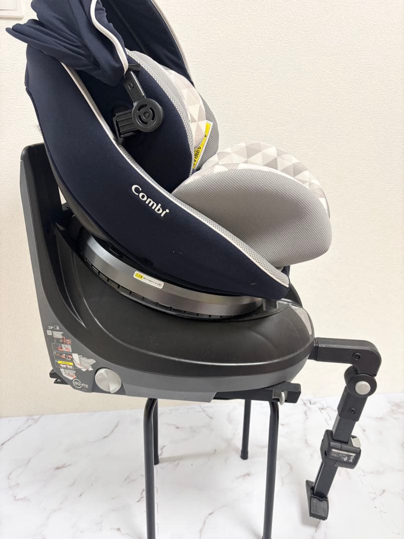 美品　コンビ　クルムーヴスマート　ISOFIX エッグショック　紺　回転式