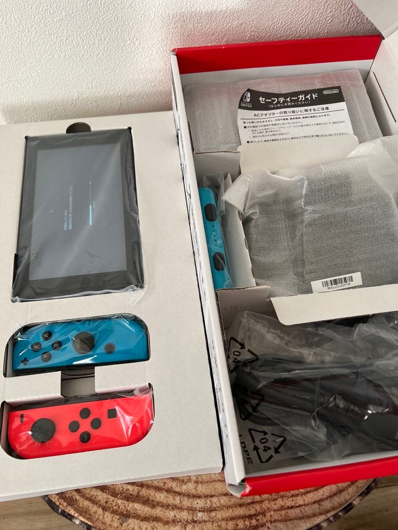 Nintendo Switch ニンテンドースイッチ本体　RED/BLU