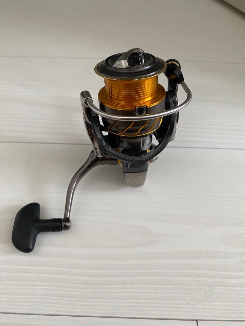 13セルテート　2510PE-H　ダイワ スピニングリール リブレハンドル付