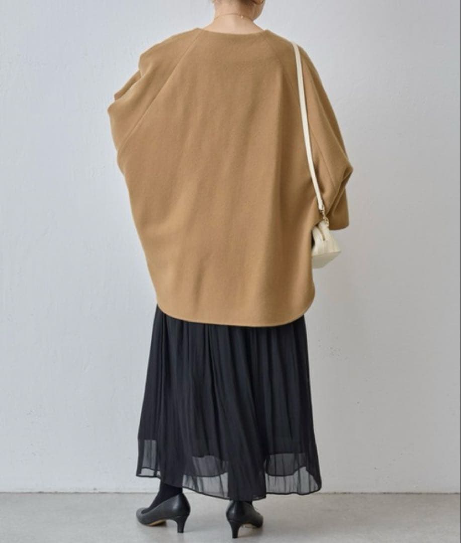 【新品・タグ付】BEARDSLEYた（ビアズリー）ウールポンチョコート ネイビー