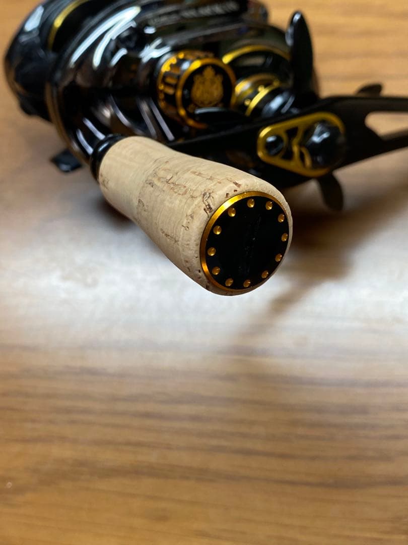 レボブラック10 ベイトリール　右ハンドル