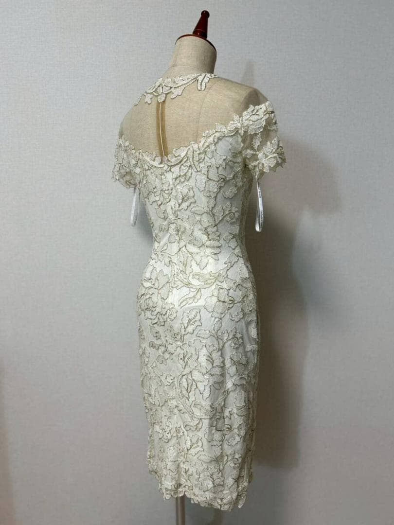TADASHI SHOJI アイボリー刺繍ワンピース 半袖