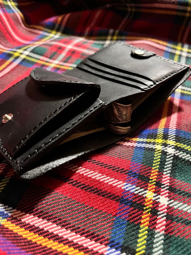 コンパクトウォレット レザー キャットアイスタッズの通販はau PAY