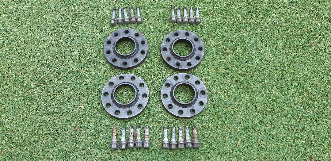 スペーサー　BMW