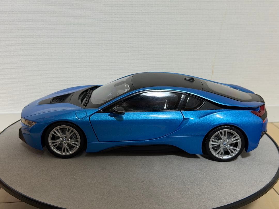 ミニカー Paragon 1/18 BMW i8