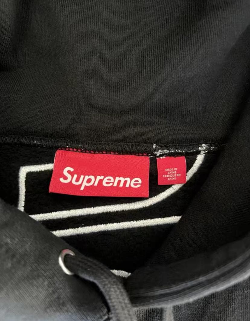 Supreme スウェットパーカー ブラック バックロゴ サテンアップリケ