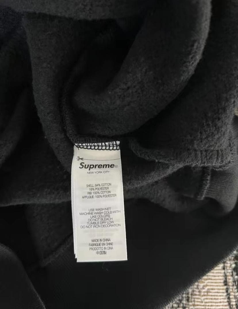 Supreme スウェットパーカー ブラック バックロゴ サテンアップリケ