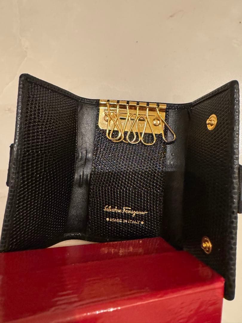 Salvatore Ferragamo ブラックキーケース
