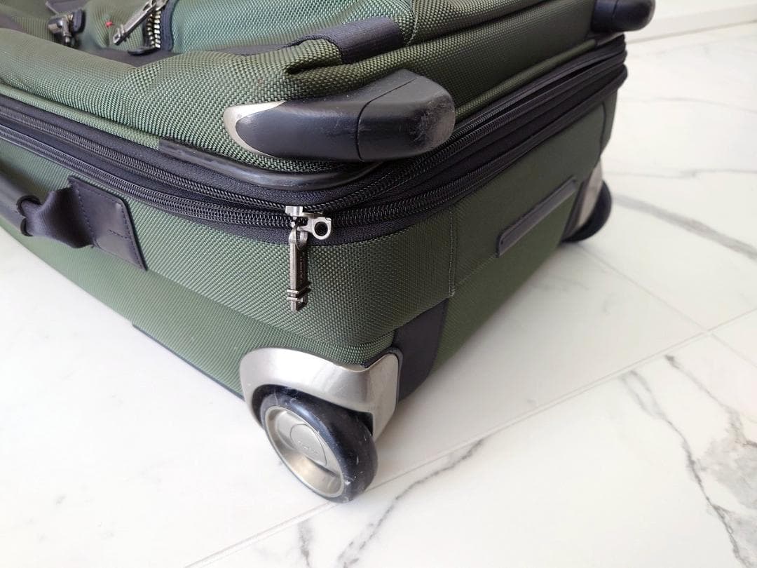 【美品】TUMI アルファブラボー 2輪キャリーバッグ 機内持ち込み可