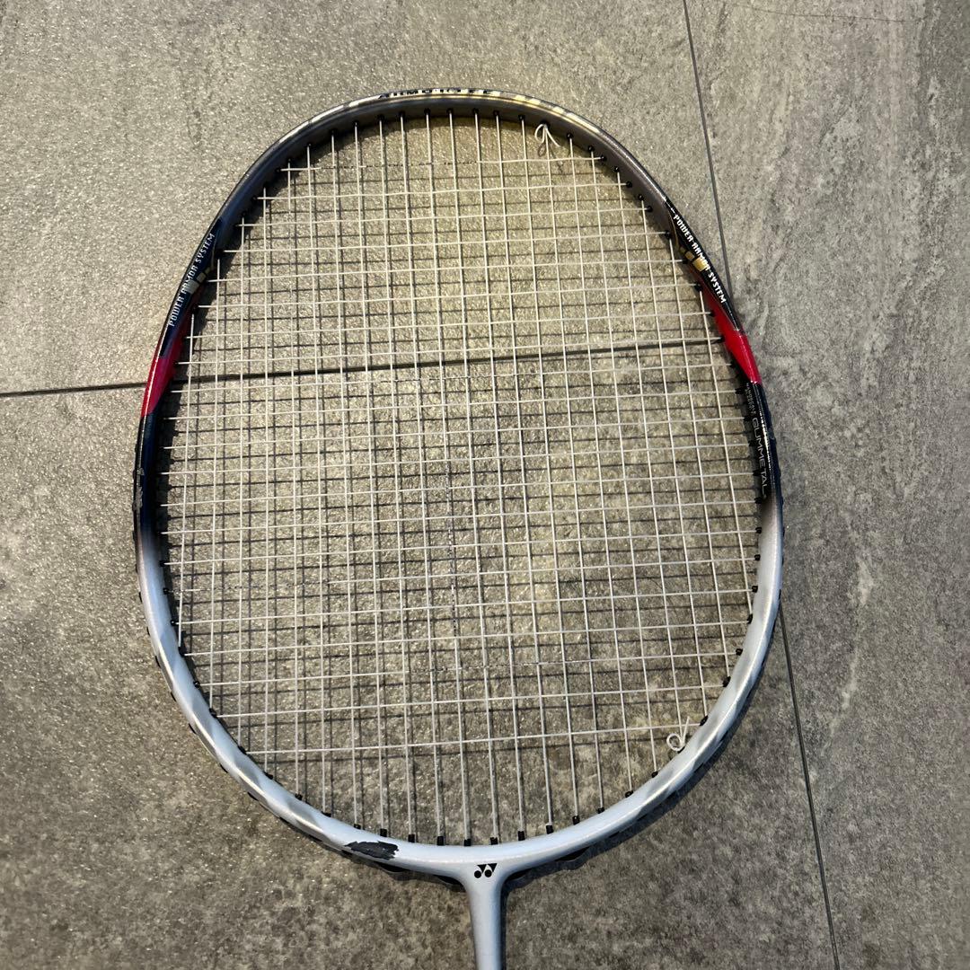 ヨネックスバドミントンラケット　アーマテック900テクニック