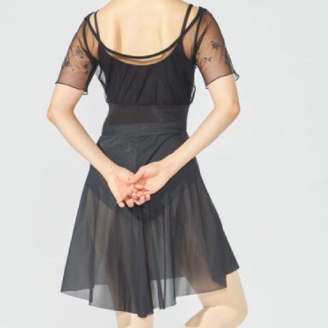 新品同様現行品チャコット黒 半袖 レオタードMスカートセット