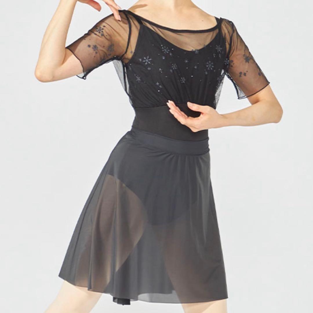 新品同様現行品チャコット黒 半袖 レオタードMスカートセット