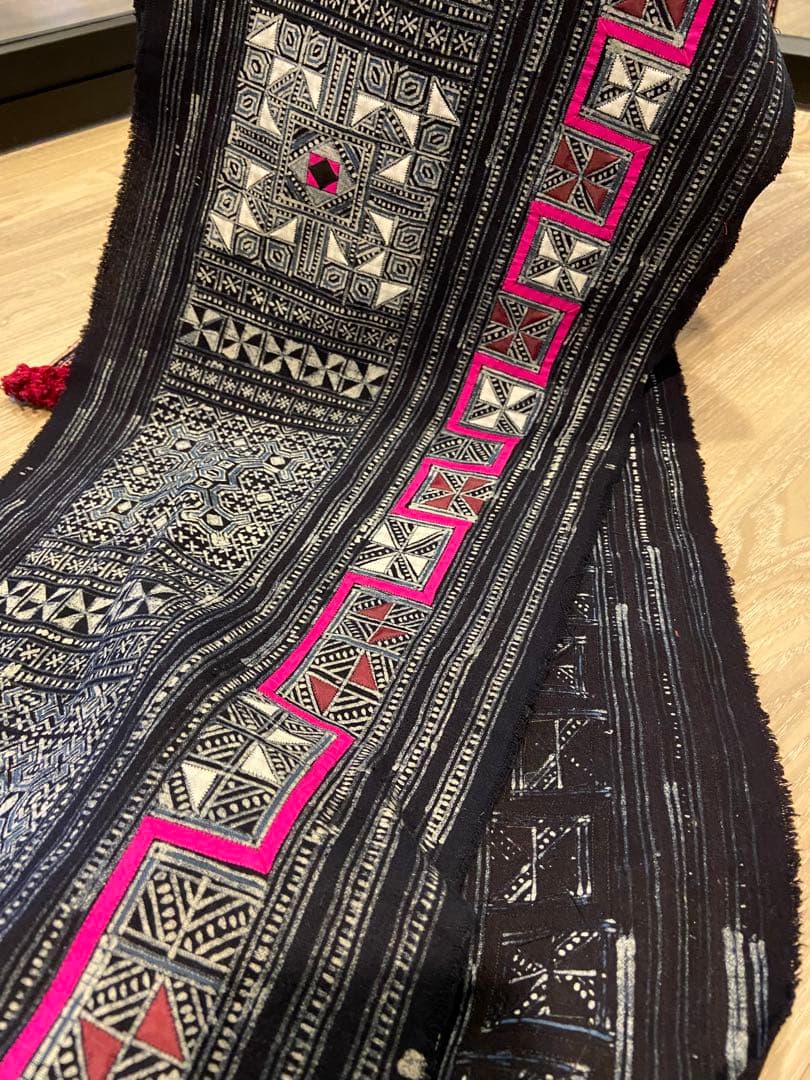 【新品】モン族　手描き染め　一点もの　バティック　5m 少数民族　刺繍　臈纈染