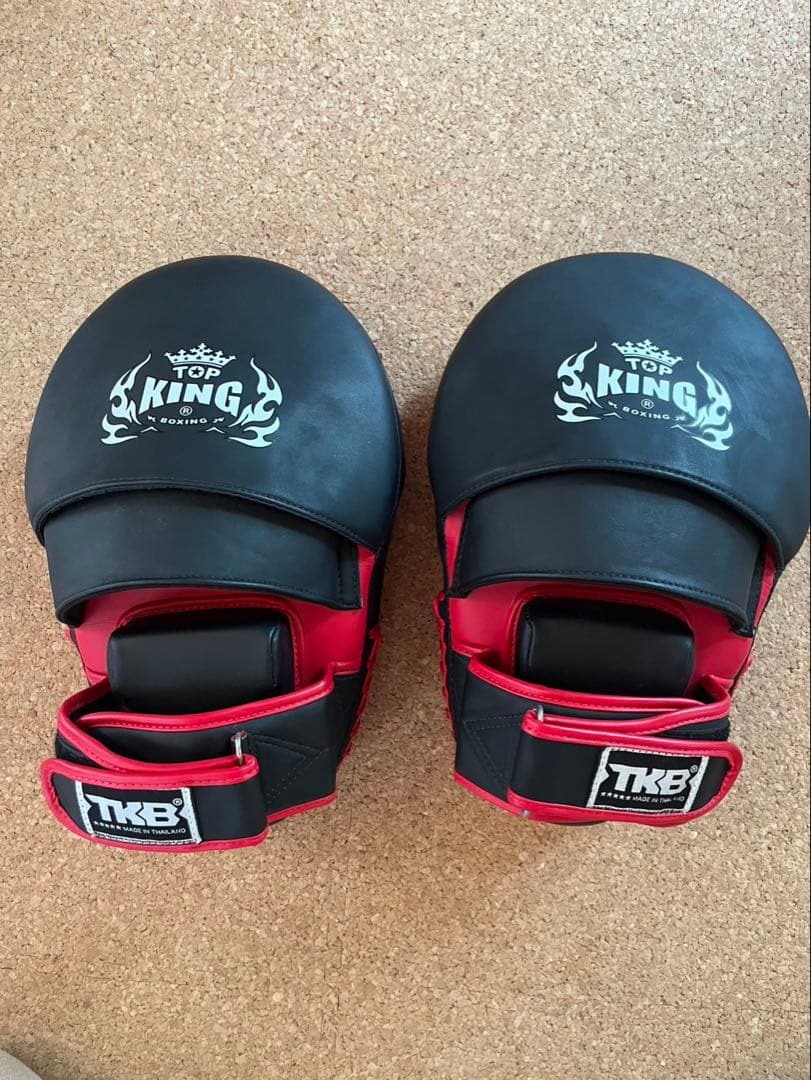 TKB KING パンチングミット 黒/赤