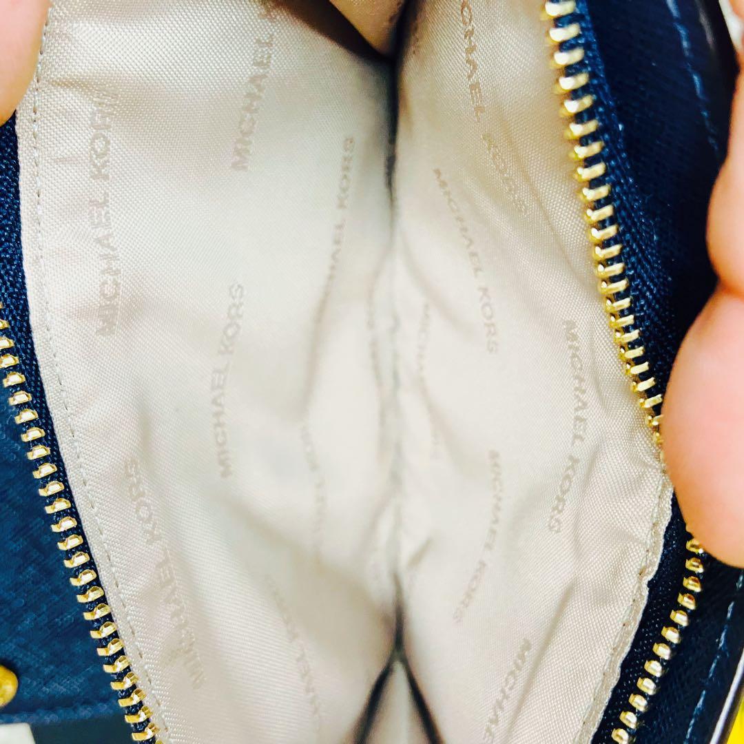 新品✨MICHAEL KORS✨マイケルコース✨花柄✨財布✨レディース✨二つ折り