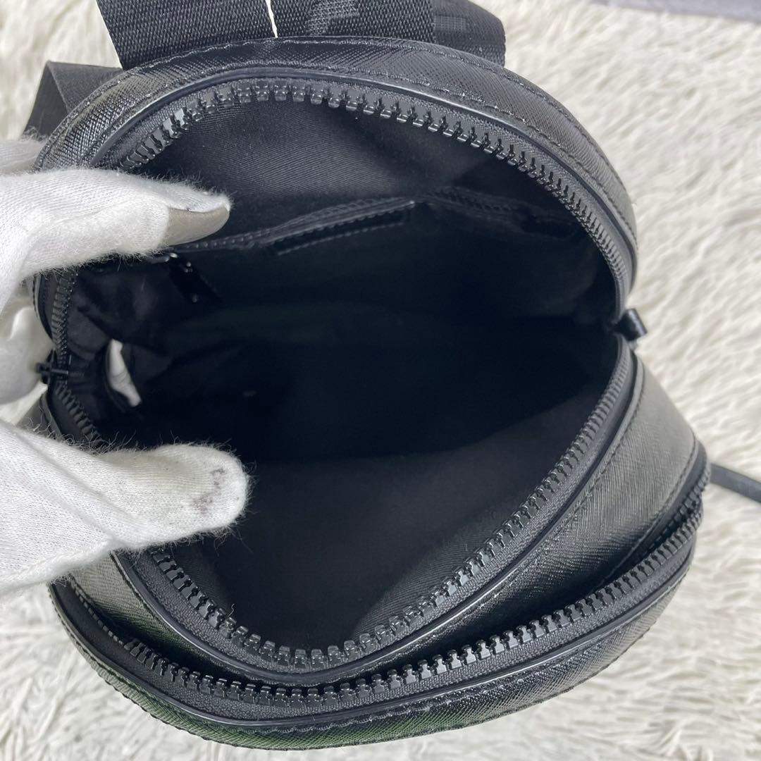 美品 マークジェイコブス レザー バックパック パックショット Jマーク 黒