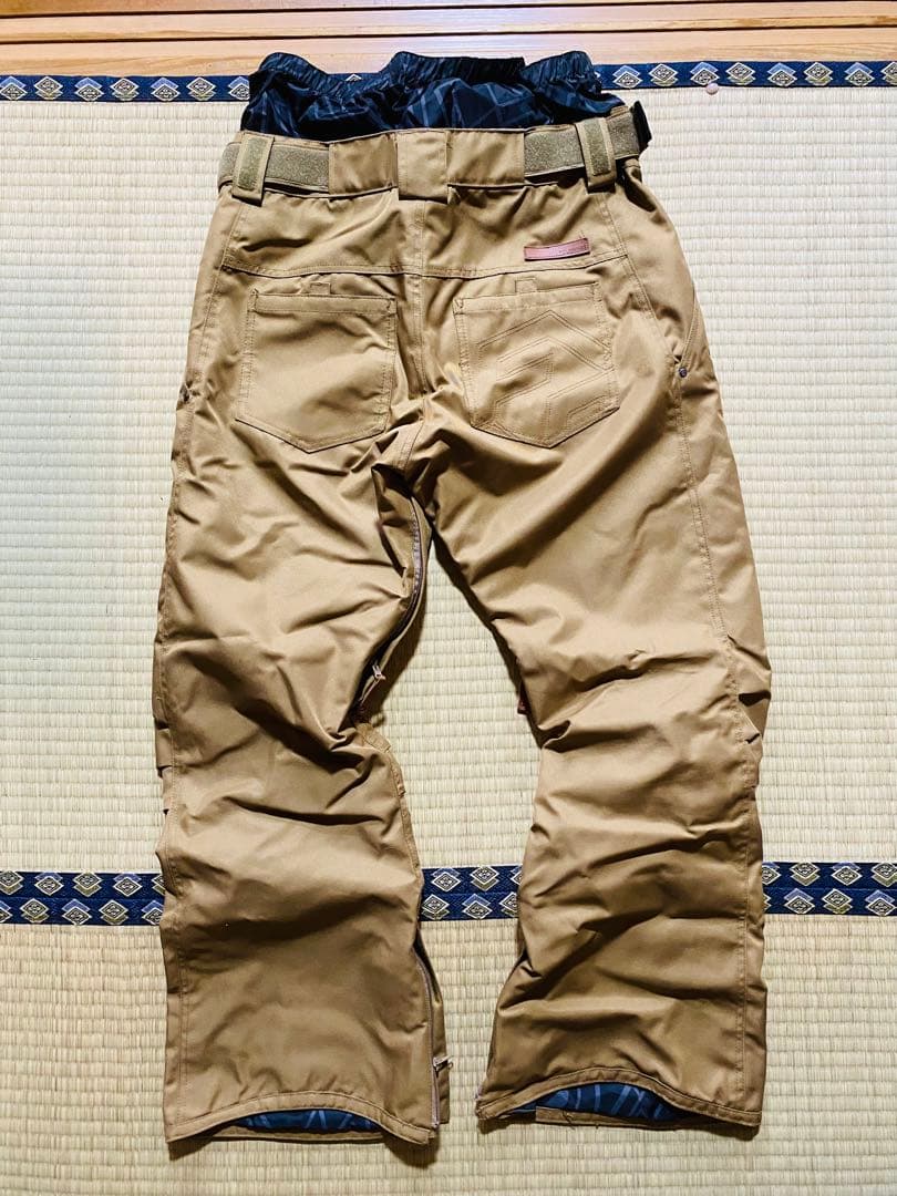 美品！スノボウェア Lサイズ 上下セット ベージュ ホワイト 赤