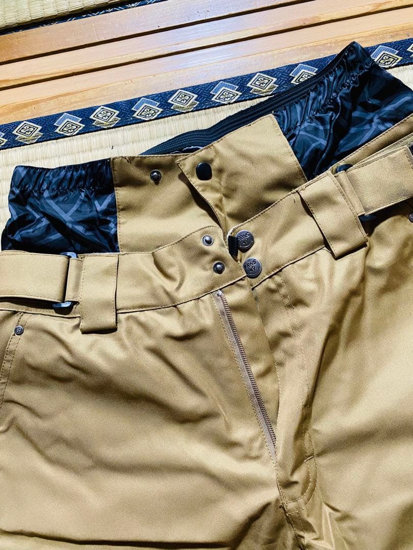 美品！スノボウェア Lサイズ 上下セット ベージュ ホワイト 赤