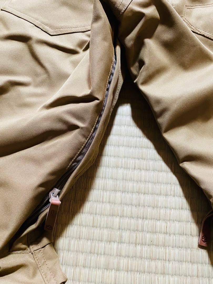 美品！スノボウェア Lサイズ 上下セット ベージュ ホワイト 赤