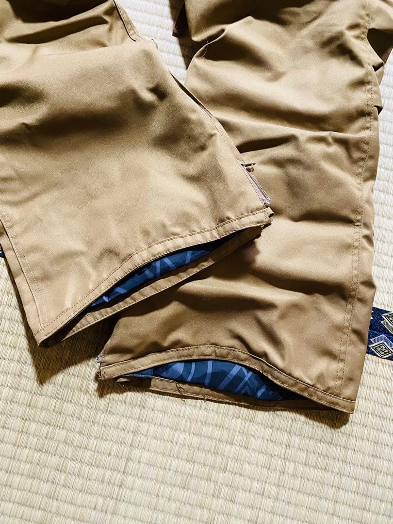 美品！スノボウェア Lサイズ 上下セット ベージュ ホワイト 赤