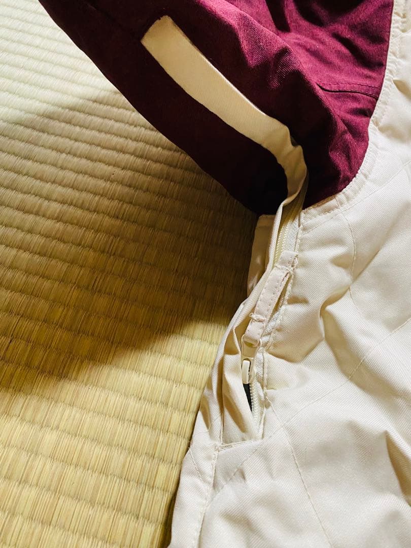 美品！スノボウェア Lサイズ 上下セット ベージュ ホワイト 赤