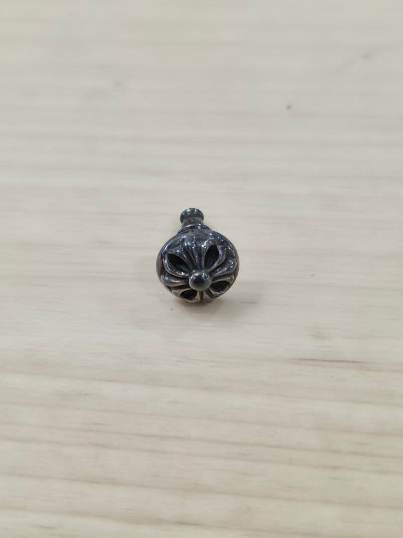 CHROME HEARTS　クロスボールピアス