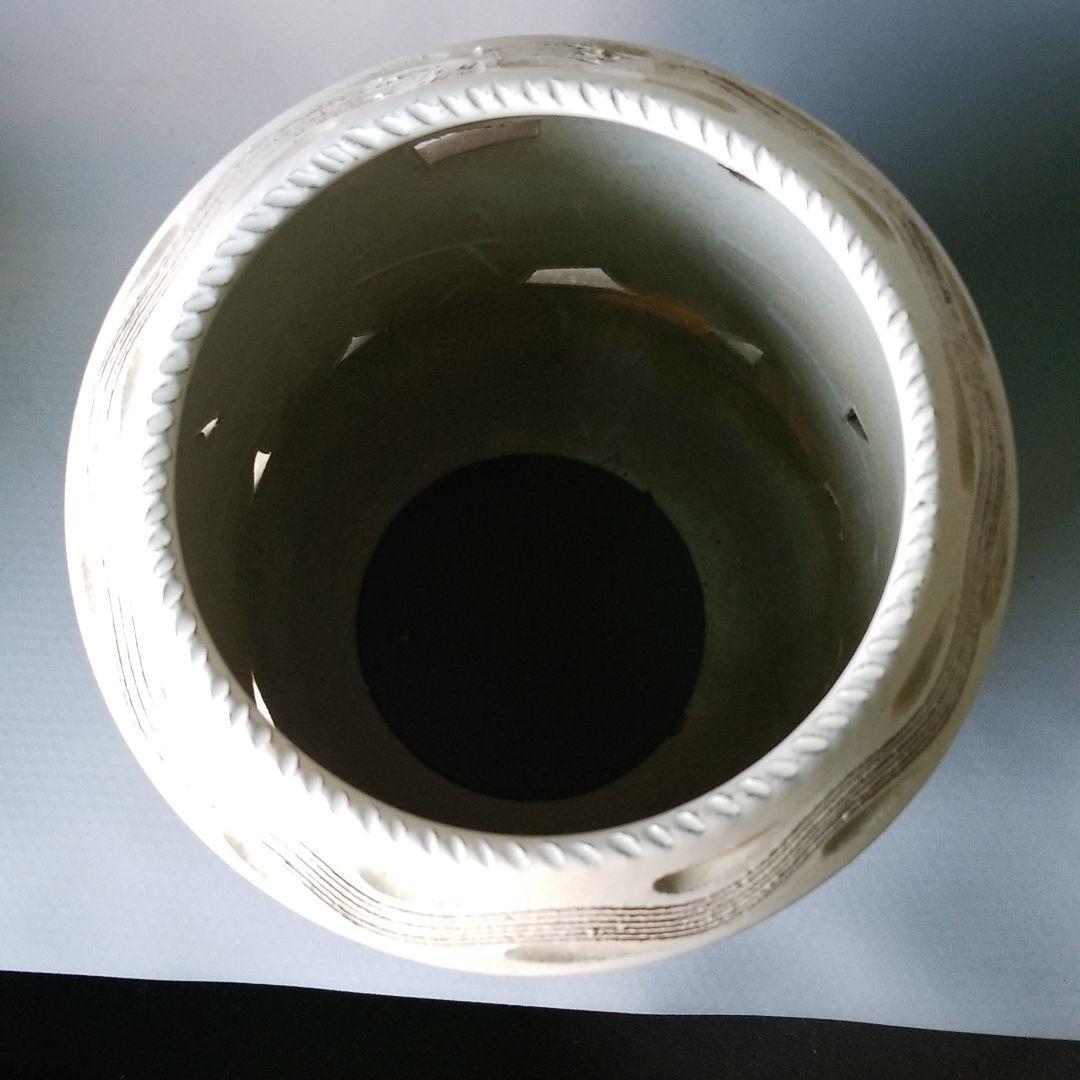 信楽焼傘立て  なつめ型唐草彫 高さ４７cm