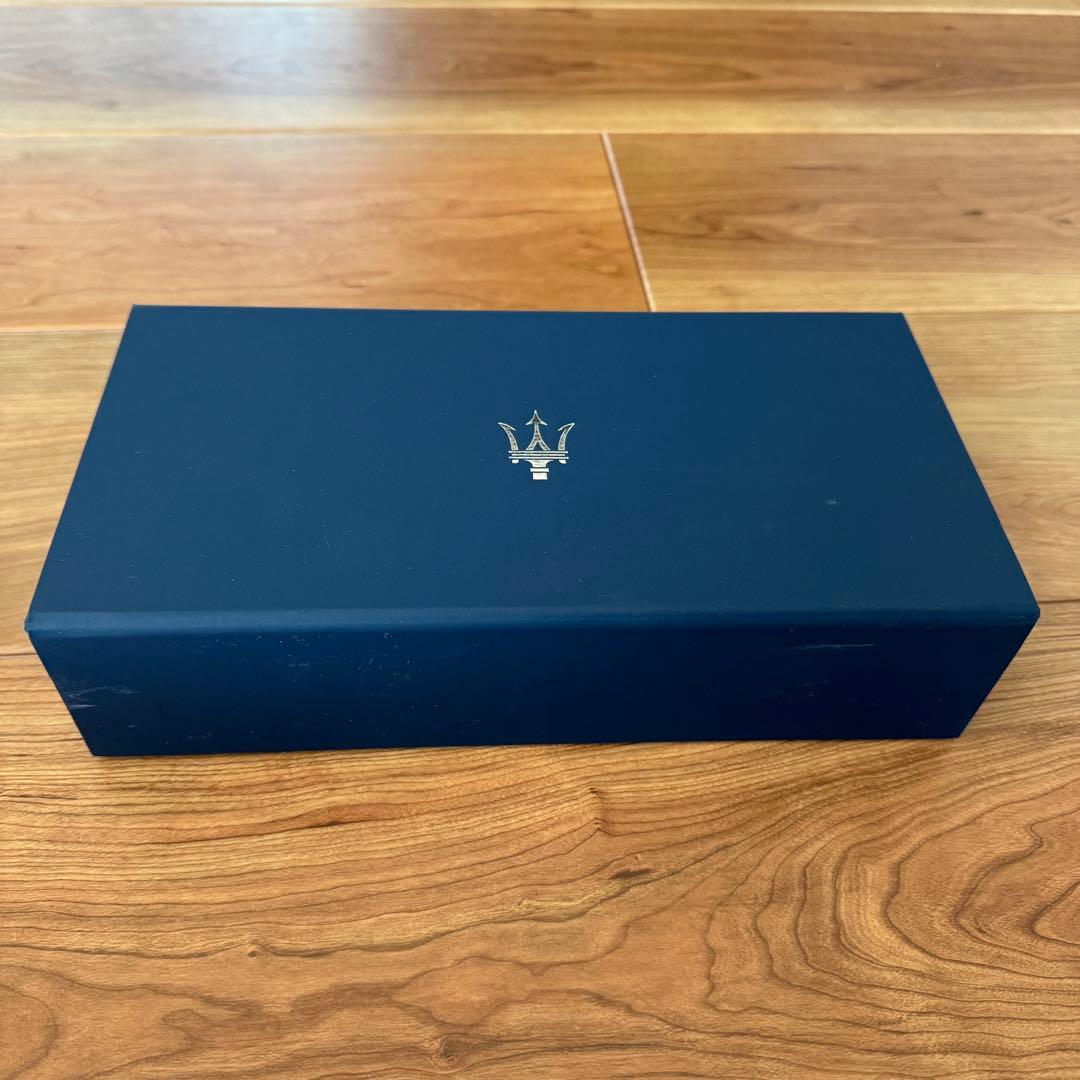 マセラティ ノベルティ レザーキーリング チャーム レヴァンテ メタル