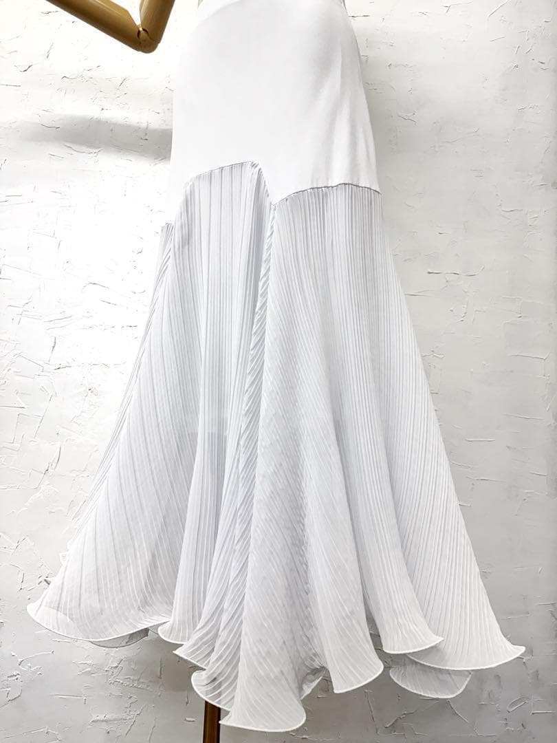 新品　ホワイト フリル　プリーツ　セットアップ　ツーピース　ｄ023